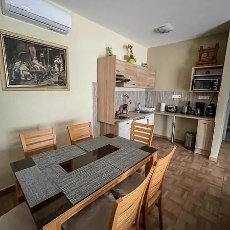 Elizabeth Apartment