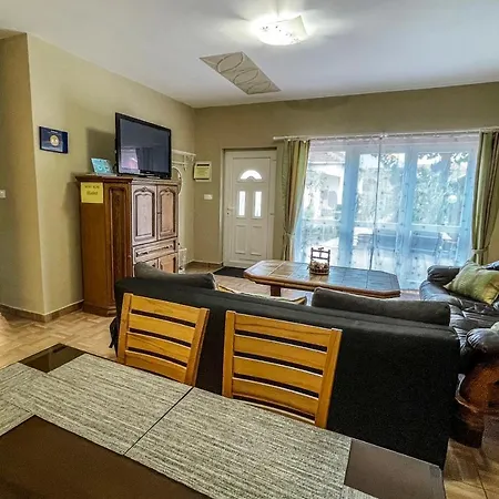 Elizabeth Apartment