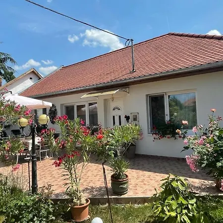 Elizabeth Apartman *