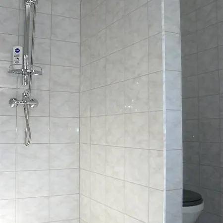 Elizabeth Apartman *