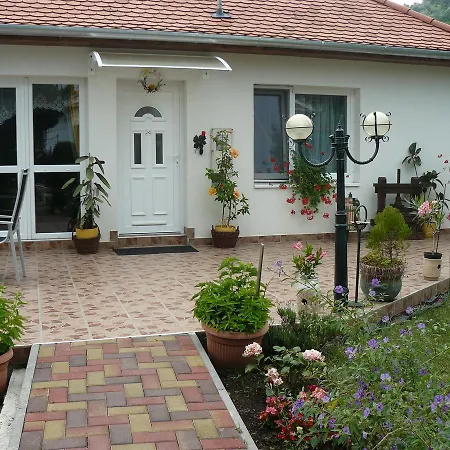 Elizabeth Apartman *