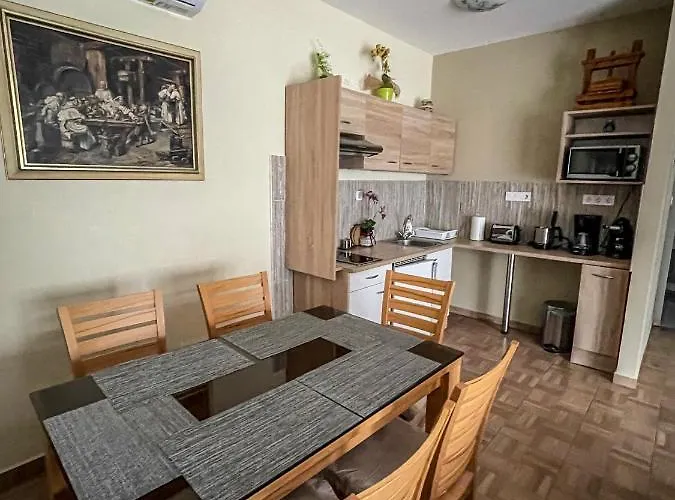 Elizabeth Apartment