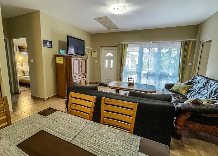 Elizabeth Apartment